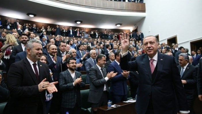 AKP'de sular durulmuyor! O bakan kesin gidici