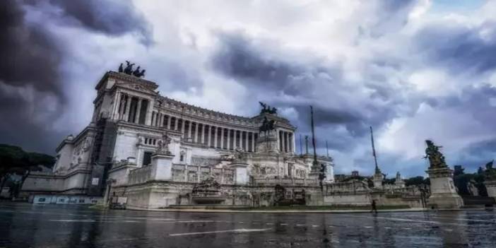 İtalya turuncu alarm verdi. Palermo'da havalimanı inişe kapatıldı