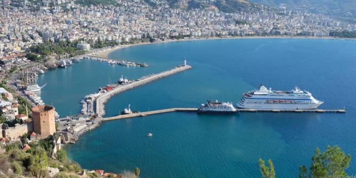 Alanya'ya 2 kruvaziyer ile 1132 turist geldi