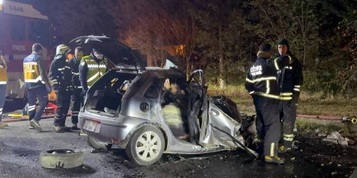 Tekirdağ’da iş makinesine çarpan otomobil alev alev yandı; 5 ölü