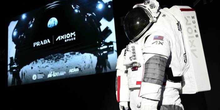 Prada, Ay'a şık bir yolculuk için yeni astronot kıyafetleri tasarladı