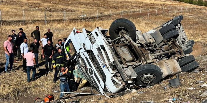 Şarampole devrilen beton mikserinin sürücüsü öldü