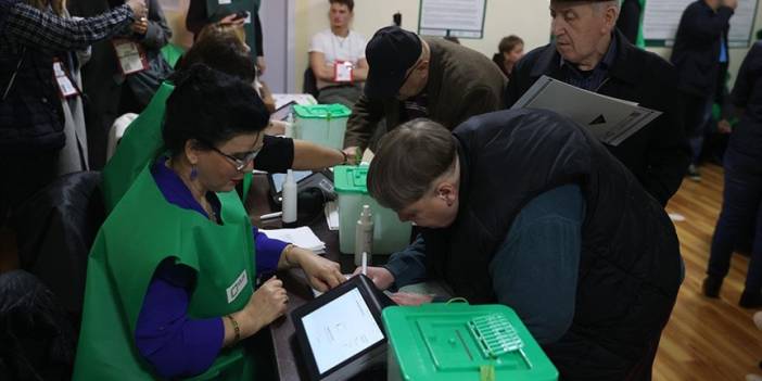 Gürcistan'da seçim heyecanı. Oy verme işlemleri başladı