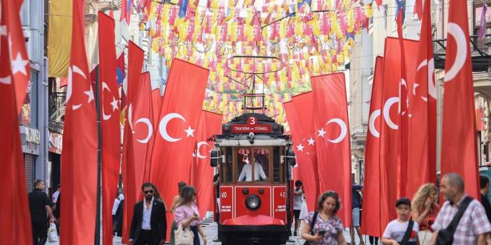 Şişli Beyoğlu ve Beşiktaş'tan Cumhuriyet’in 101. yılına özel kutlama