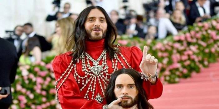 Taksi bulmak bu kadar mı zor? Hollywood 'un ünlü yıldızı Jared Leto İstanbul gezisinde otobüsü tercih etti!