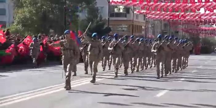 Sivas'ta Cumhuriyet Bayramı kutlamalarına komandolar damga vurdu