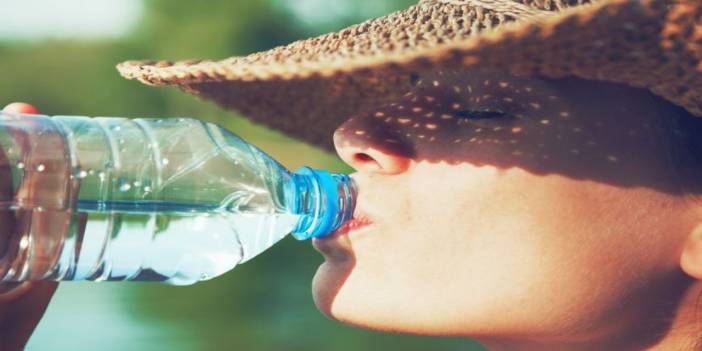 Günde 4 litre su içerek soğuk algınlığını gidermeye çalışan kadın neredeyse hayatını kaybediyordu