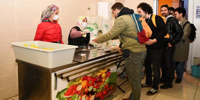 Üniversite öğrencileri için ücretsiz yemek hizmeti devam ediyor