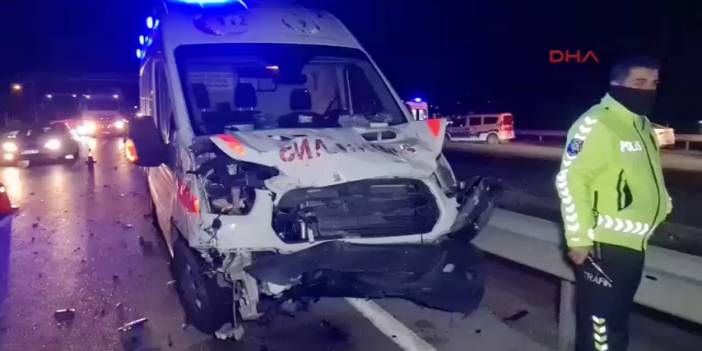 Kırıkkale ’de ambulans ve iki otomobil çarpıştı