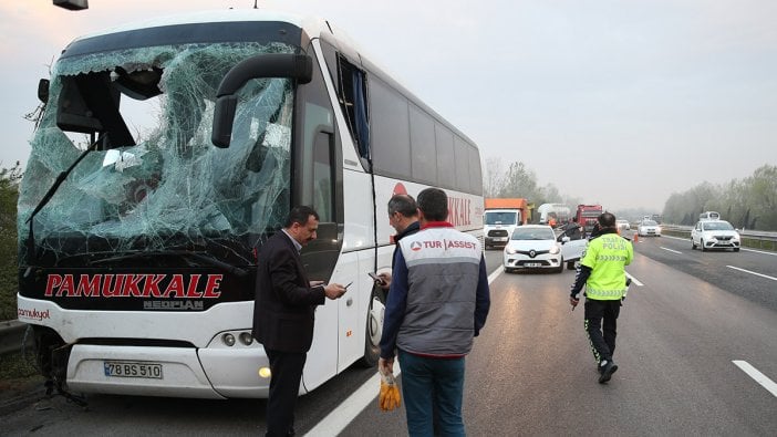 Sakarya’da yolcu otobüsü devrildi! Çok sayıda yaralı var