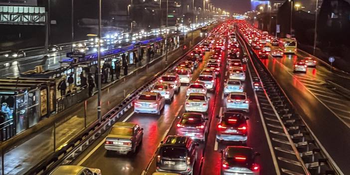 İstanbul'da akşam trafiği: Haliç Köprüsü'nden Küçükçekmece'ye kadar