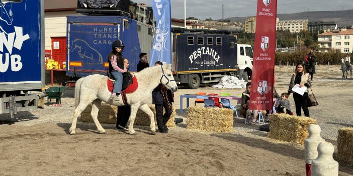 Nevşehir'de ilk defa düzenlenen "At Festivali" başladı