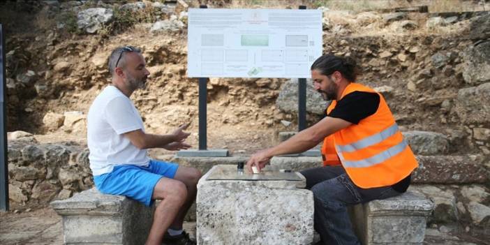 Unutulmuş Roma tavlası Syedra Antik Kent'te ziyaretçilerle oynanarak yaşatılıyor