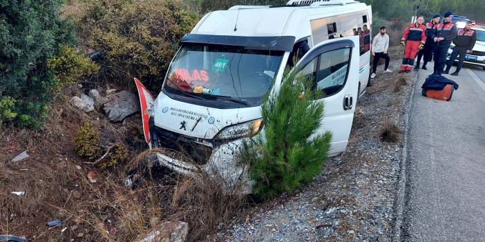 Muğla’da yolcu minibüsü şarampole düştü