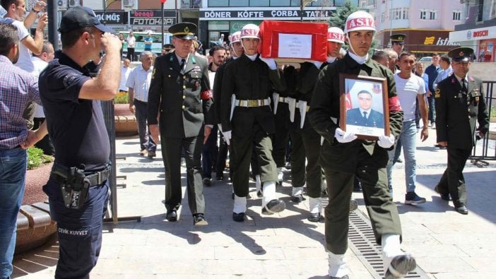 Sivas şehidi son yolculuğuna göz yaşlarıyla uğurlandı