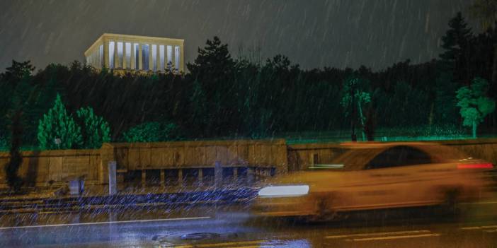 Ankara'ya yılın ilk karı düştü