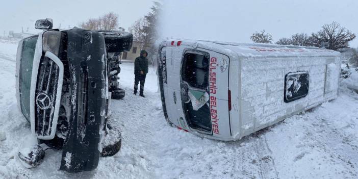 Nevşehir-Aksaray kara yolu ulaşıma kapatıldı. Bir minibüs devrildi