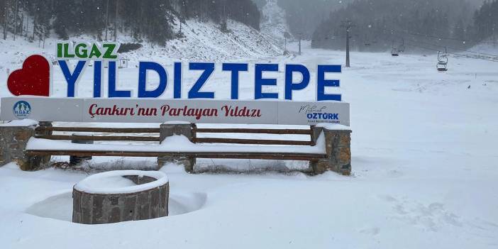 Kar yağışı Yıldıztepe Kayak Merkezi’ndeki turizmcileri güldürdü