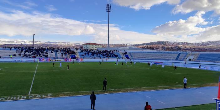 Kırıkkale'de taraftar sahaya indi. Övgü üstüne övgü aldı