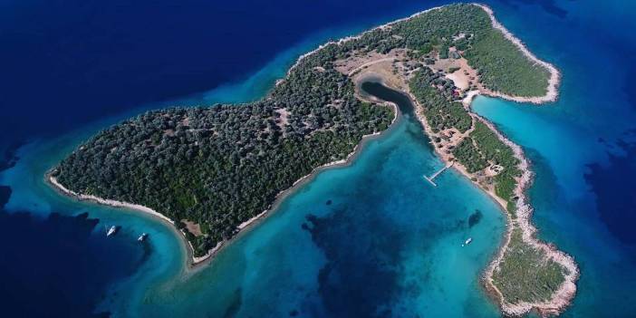 Altın sarısı kumlarıyla ünlü Sedir Adası dronla görüntülendi