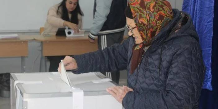 Romanya'da halk genel seçim için sandık başında