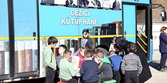 Köylerdeki çocuklar Gezici Kütüphane'nin yolunu gözlüyor