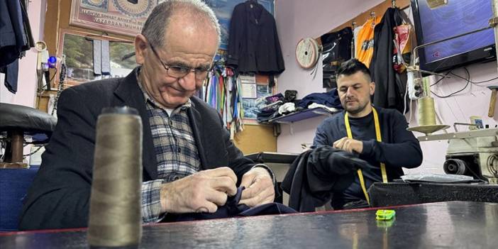 Baba oğul 18 yıldır aynı terzi dükkanında mesai yapıyor