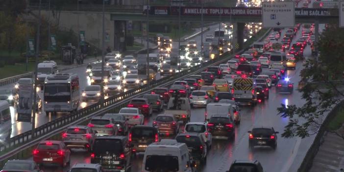 İstanbul'da sağanak etkisi. Trafik durma noktasına geldi