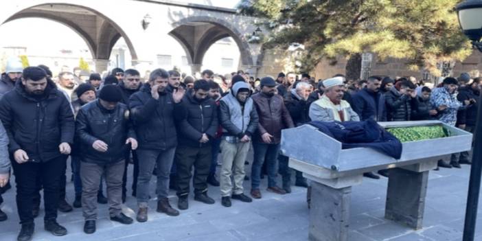 Fabrika yangınında hayatını kaybeden 2 işçinin cenazesi toprağa verildi