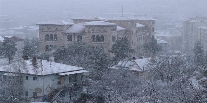 Yozgat'a kar yağıyor