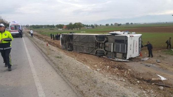 Öğrencileri taşıyan tur otobüsü devrildi: Çok sayıda yaralı var