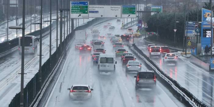 Bahçelievler'de sağanak yağış