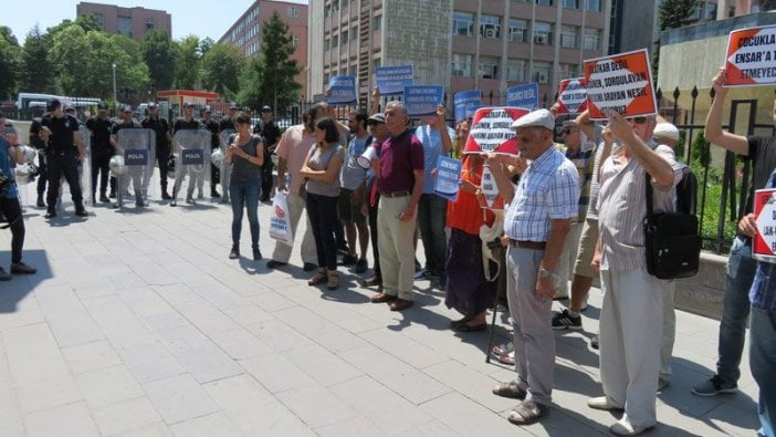 MEB önünde Ensar Vakfı protestosu: "Ensarcı değil, laik Türkiye"