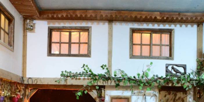 Düğün konvoylarının gözdesi bu evde. 59 yılda anca biriktirdi