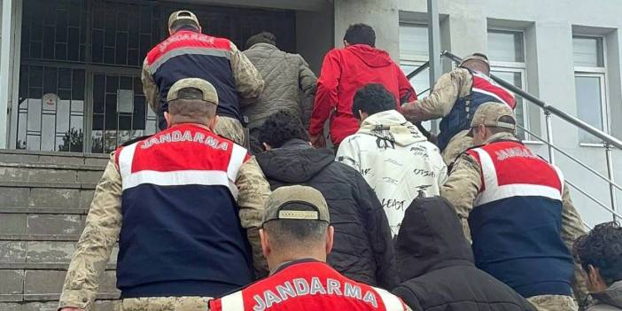 Bitlis'te 21 kaçak göçmen ile organizatör yakalandı