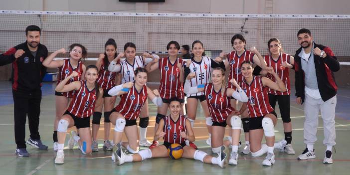 Depremzede voleybol takımından şampiyonluk mücadelesi