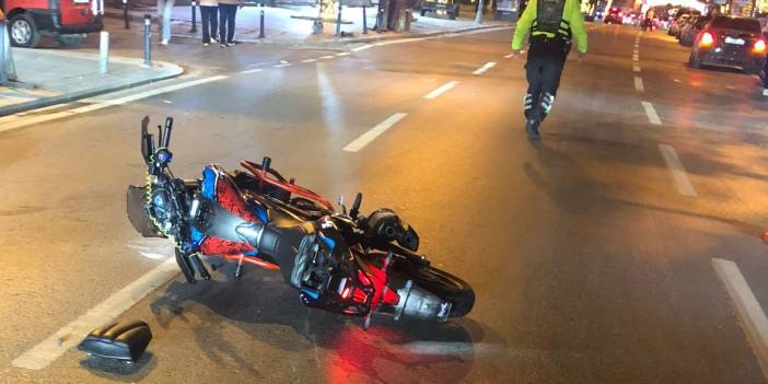 Kadıköy'de "dur" ihtarına uymayarak polise çarpan sürücü tutuklandı