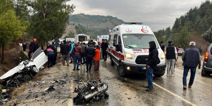 Kahramanmaraş'ta hafif ticari araç ile otomobilin çarpıştığı kazada 10 kişi yaralandı