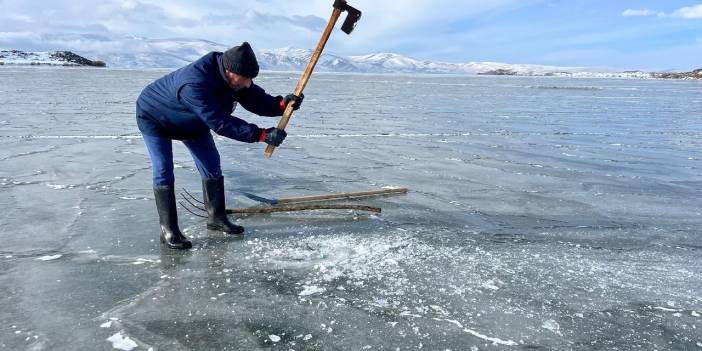Çıldır Gölü'nde Eskimo tarzı 'vira bismillah'