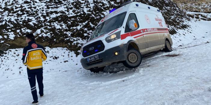 Kara saplanan ambulans çıkarılıp hastaya ulaştırıldı