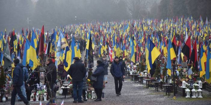 Ukrayna-Rusya savaşında hayatını kaybeden Ukraynalı askerlerin yası tutuluyor