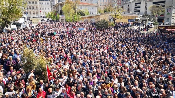 Kılıçdaroğlu’na çirkin saldırıya CHP’den 81 ilde tepki! İşte okunan o mesaj