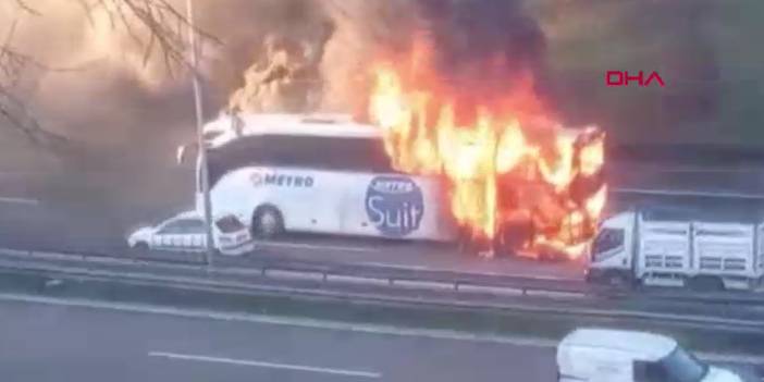 Bağcılar'da yolcu otobüsünde yangın. TEM'in ortasında alev aldı