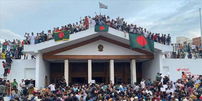 Bangladeş'te binlerce kişi adalet çağrısı yaptı