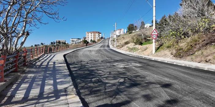 Bornova’da Atatürk Mahallesi yolu yeni yıla yenilenerek girdi