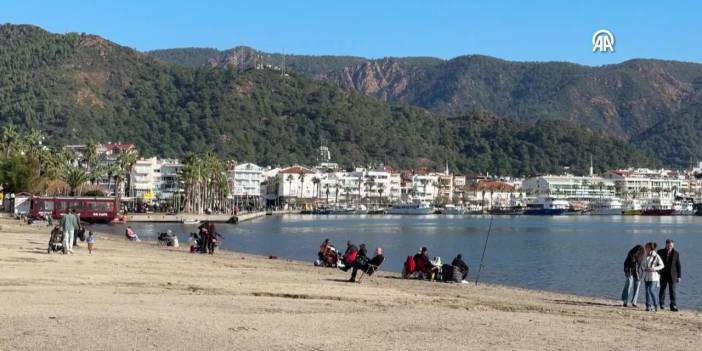 Güneşi gören sokağa çıktı. Marmaris ve Bodrum sahilleri doldu taştı