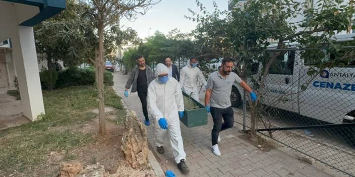 3 kardeş evlerinde ölü bulunmuştu. Aile cesetleri teslim aldı