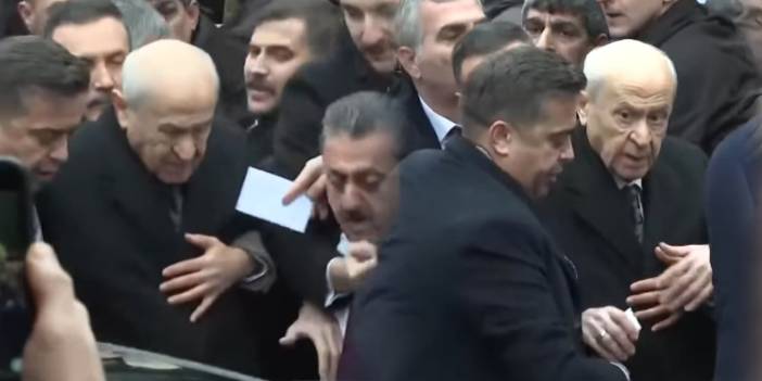 Bahçeli Ferdi Tayfur'un cenazesinden zar zor ayrıldı! Büyük izdiham