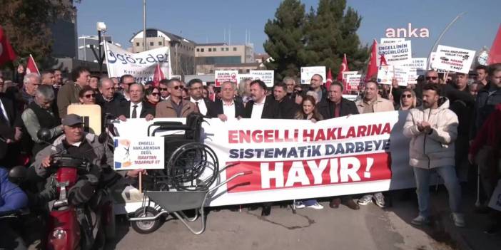 Engellilerden bakanlık önünde ÖTV protestosu: Engellilerin önünde engel oluyorsunuz