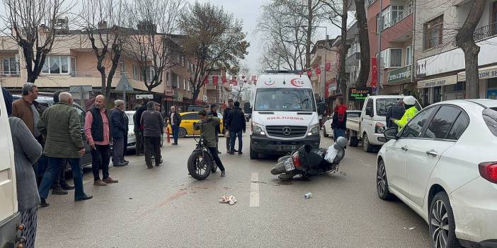 Yağış kazaya sebep oldu. Yaralanan kadın hastaneye kaldırıldı